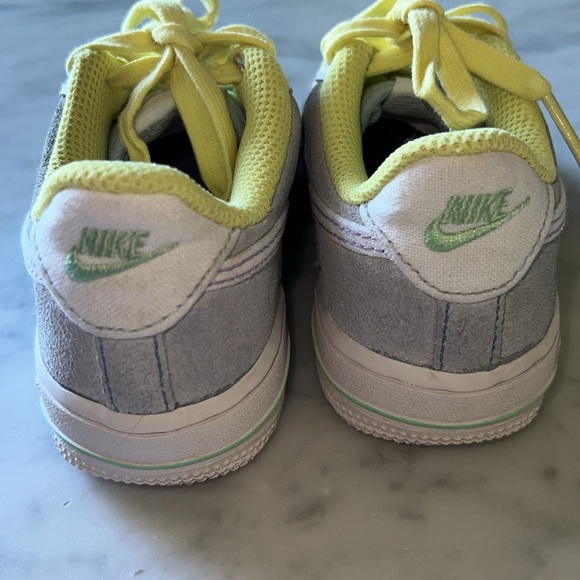 Nike limited edition 2022 10.5 Easter Airforce 1 - Picture 4 of 12